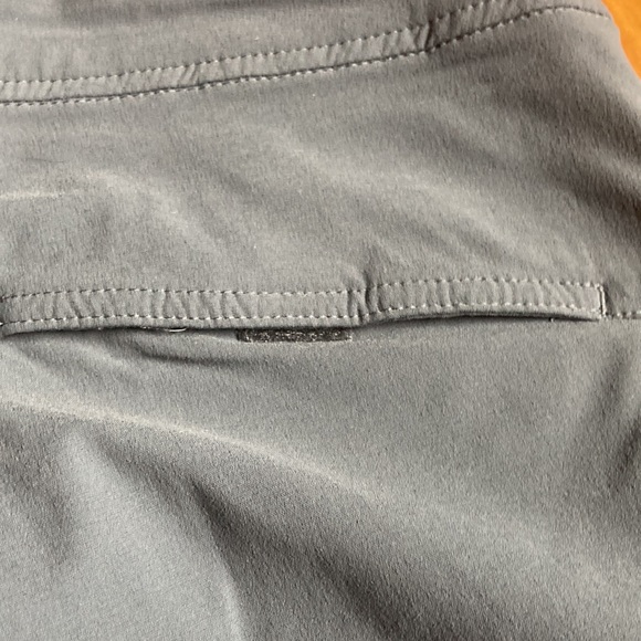 Woman’s size 8 Columbia Shorts - Picture 6 of 9